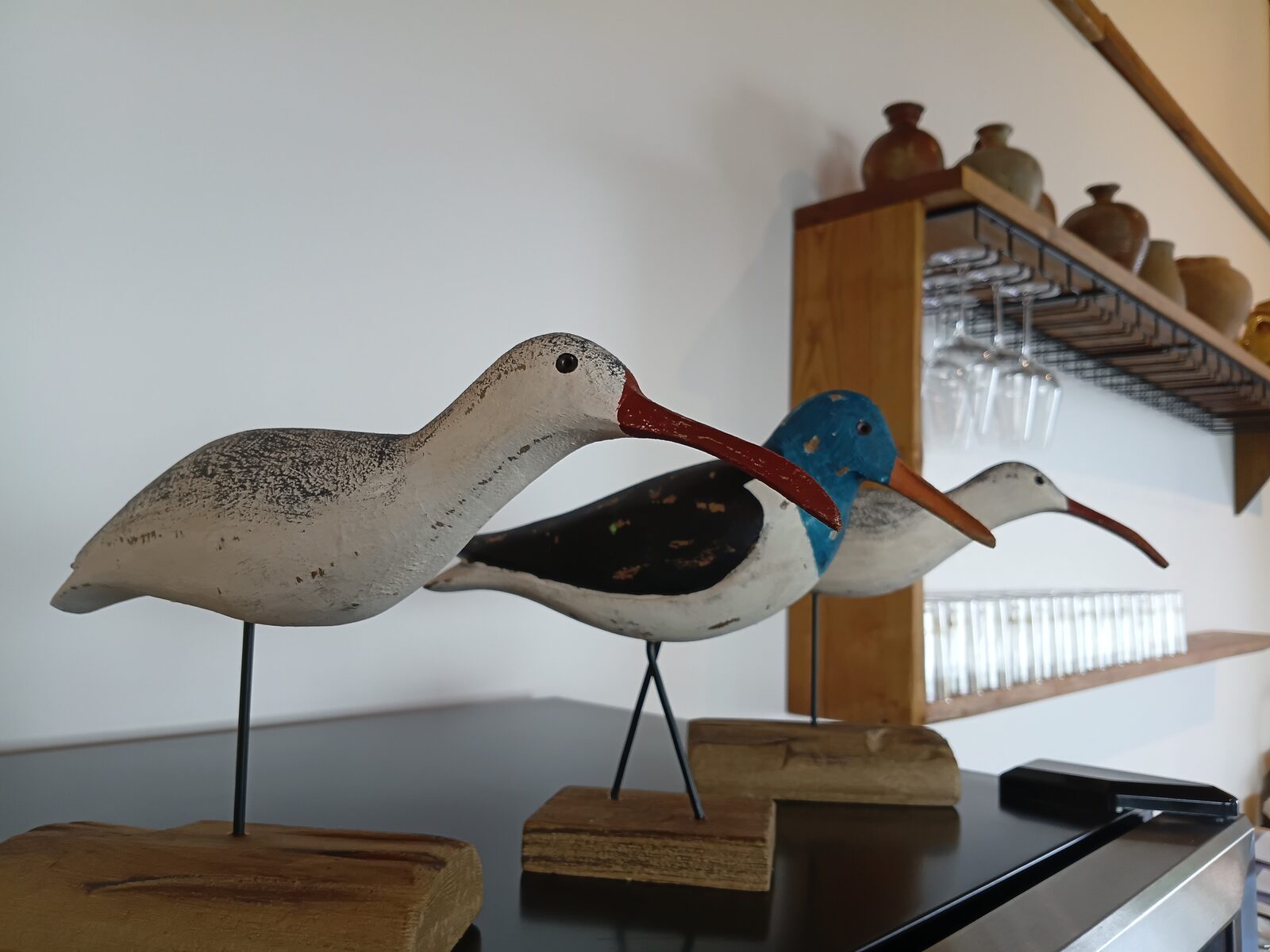 Detalle decorativo de Higeralde Sagarlekua: aves talladas a mano